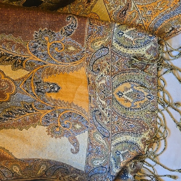 Scarf - Picture 2 of 3